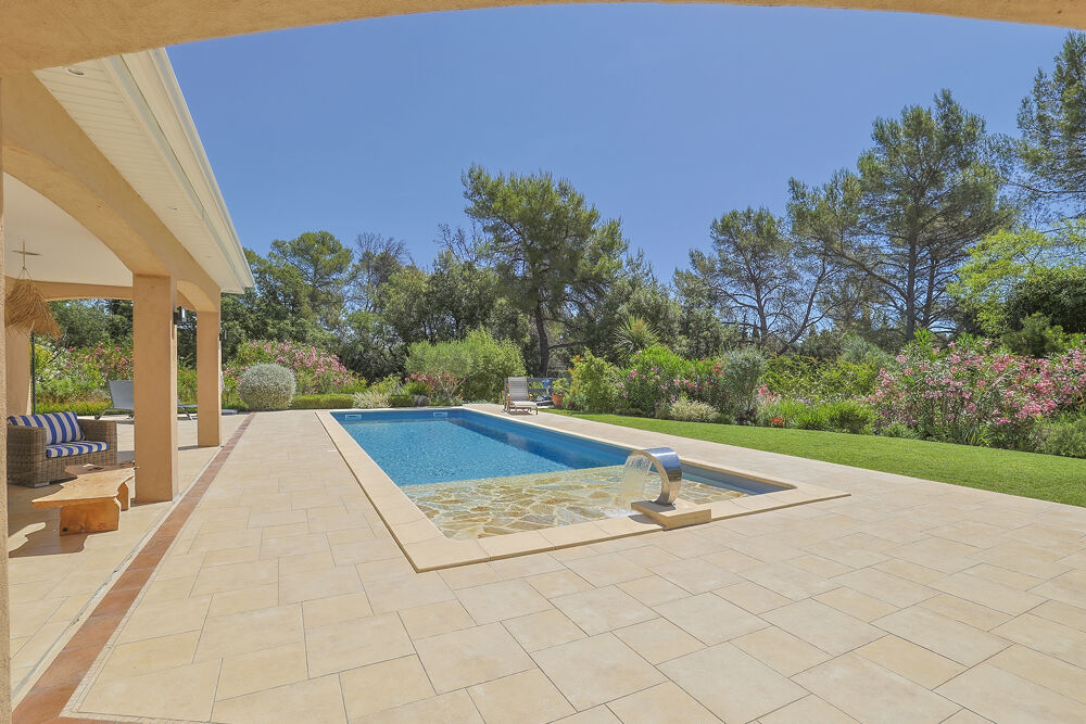 Villa individuelle de 177 m2 de plain pied avec terrain arboré de 2510 m2