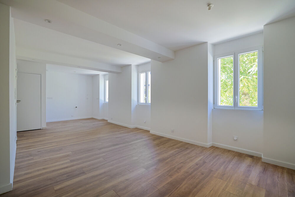 Vente Appartement Appartement T4 de 74m2 dans une   résidence entièrement rénovée avec deux places de parkings privatives La crau
