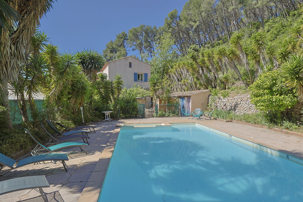 Maison 10 pièces 233 m² · à Carqueiranne · 233 m² · 1 140 000 €