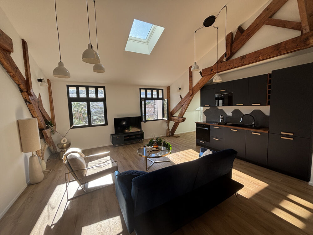 Vente Appartement Appartement T3 en dernier étage de 90 m2 habitables en plein coeur des commerces Hyères