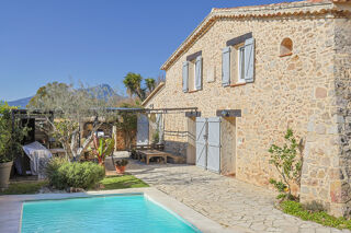 Maison 6 pièces 153 m² · à Carqueiranne · 153 m² · 749 500 €