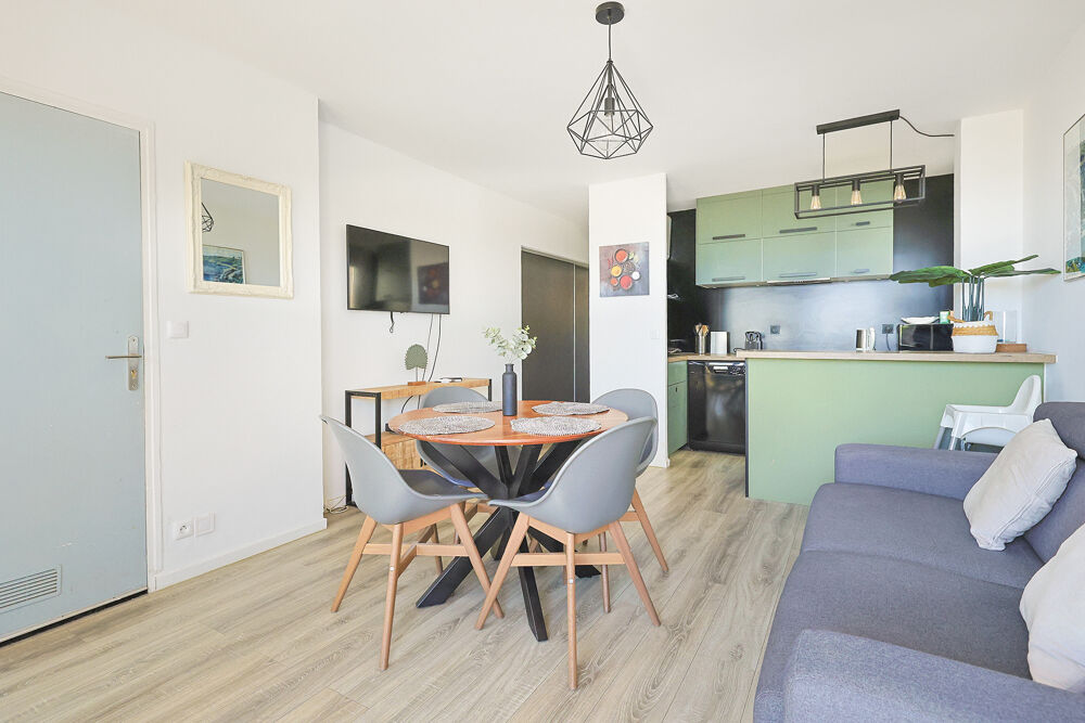 Vente Appartement Appartement T2 de 38 m2 avec terrasse FACE A LA MER Hyeres