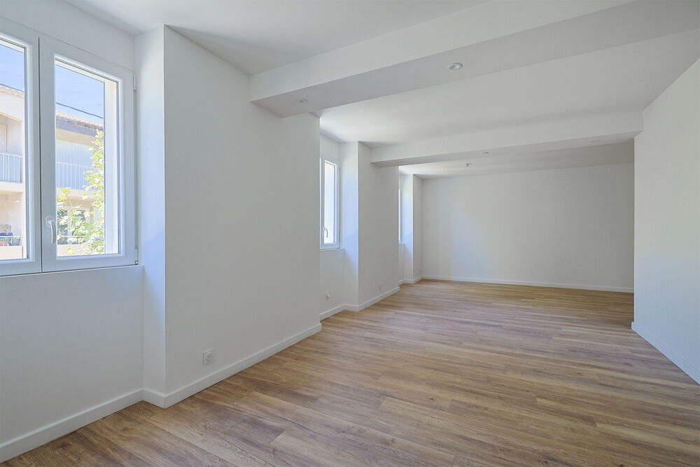 Vente Appartement Appartement T4 de 74m2 dans une   résidence entièrement rénovée avec deux places de parkings privatives La crau