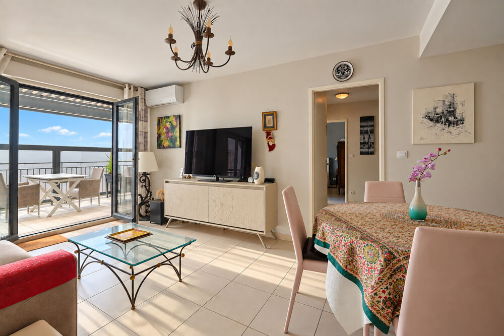 Vente Appartement EXCLUSIVITE HYERES HYPER-CENTRE - T3 65M2 - RESIDENCE DE STANDING - TERRASSE 14M2 - GARAGE - PARKING - CAVE Hyères