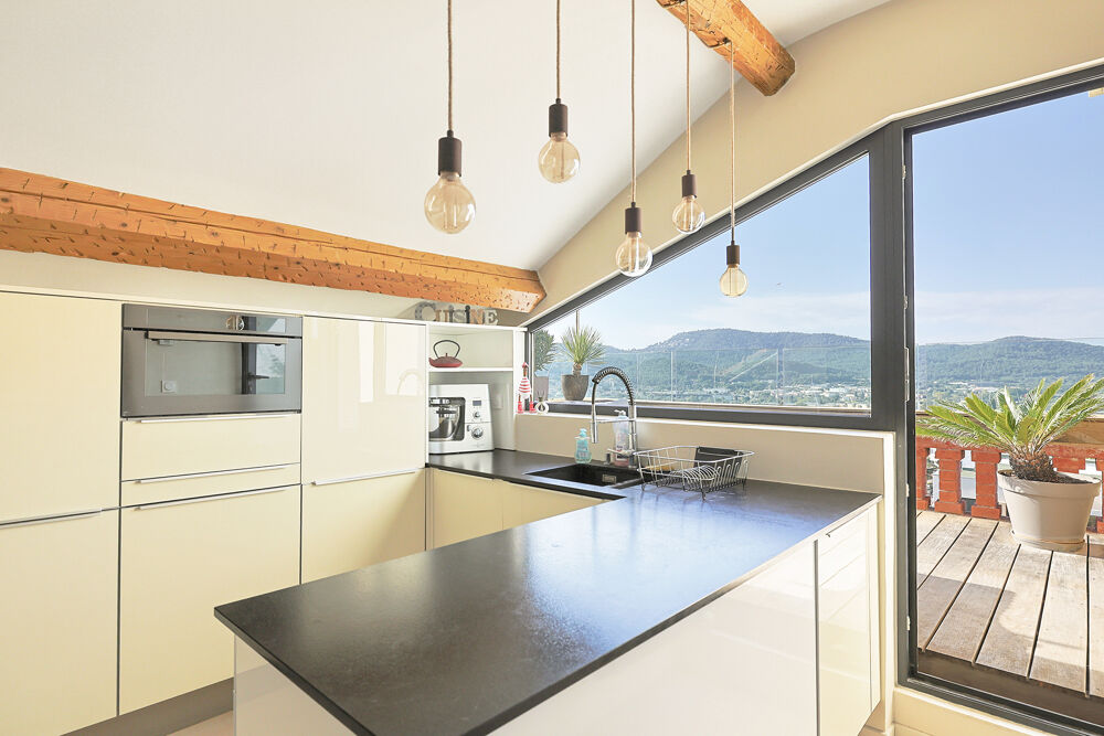 Vente Appartement Superbe T5 vue mer avec terrasse et parking Hyeres