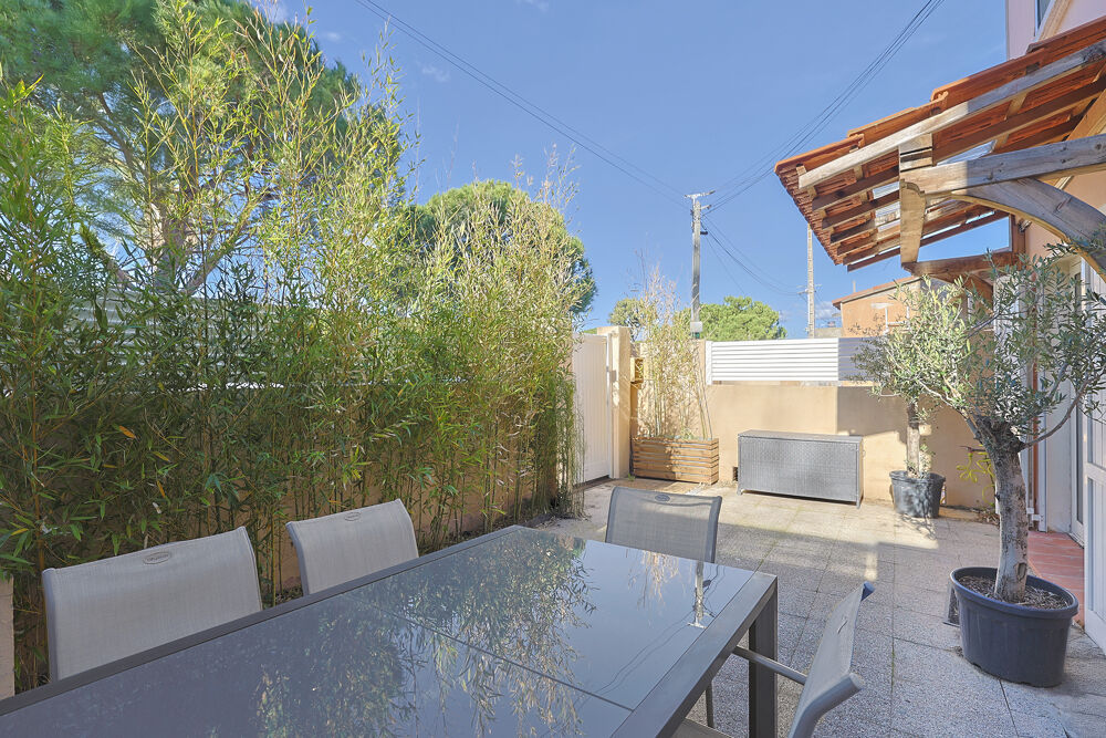 Vente Appartement appartement T3 de 66m2 avec terrasse de 34 m2 et acces à la mer à pieds Hyeres