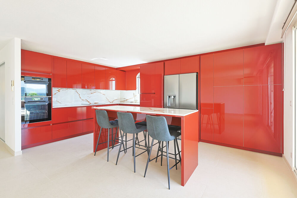 Appartement de 85 m2 avec terrasse de 70 m2 et vue dégagée, commerces à pied, avec deux garages