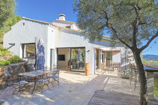 Vente Maison Villa contemporaine de 221 m2 avec vue mer, au calme, sur un terrain arboré de 1830M2 Hyères