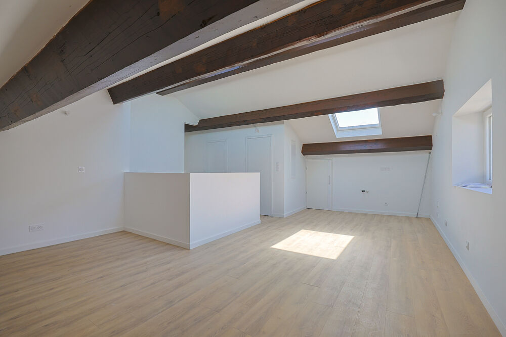 Appartement T3 de 71m2 habitables (50.85 LC) en dernier étage d'une résidence entièrement rénovée avec deux pl