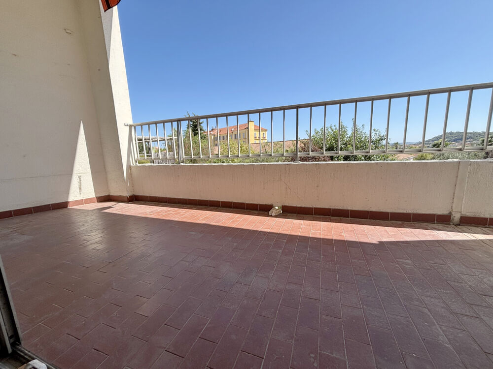 Vente Appartement Appartement T4 de 104 m2 au centre ville de Hyères avec ascenseur cave et parking privatif Hyères