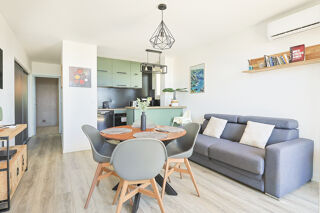 Vente Appartement Appartement T2 de 38 m2 avec terrasse FACE A LA MER et parking privatif Hyères