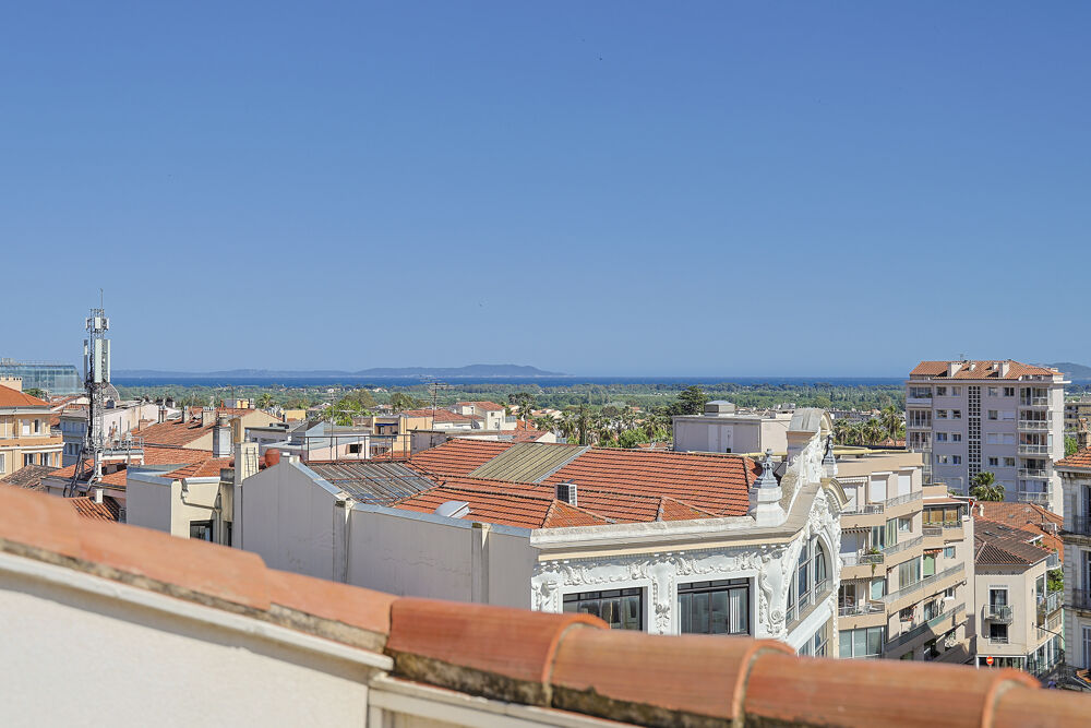 Vente Appartement Appartement T4 de 134 m2 avec terrasse de 53m2 en dernier étage avec ascenseur au centre ville de Hyères Hyères