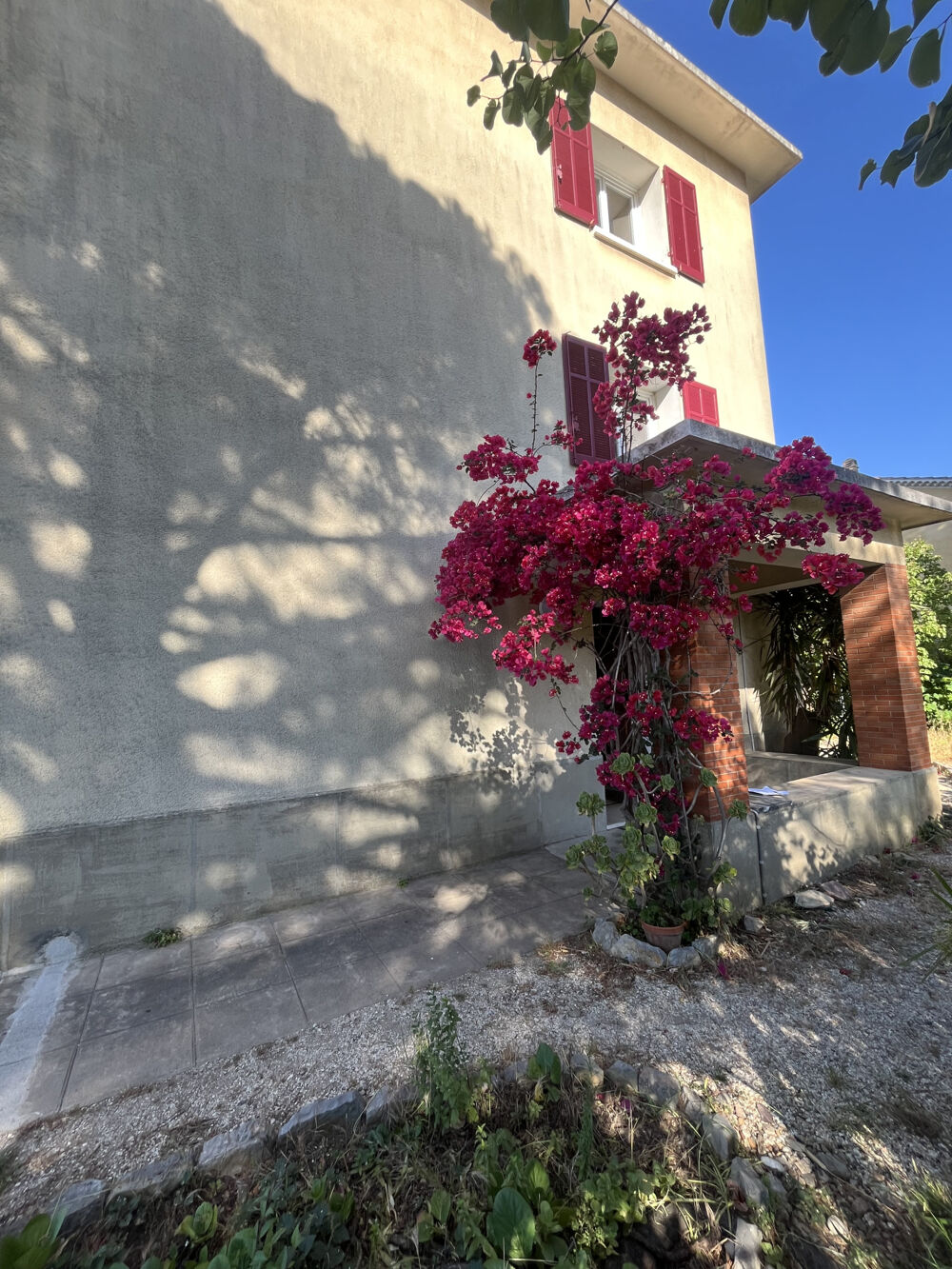 Vente Appartement Appartement 5 pièces de 112m2 avec terrasse et 120m2 de combles, jardin et stationnement, au calme absolu Hyeres