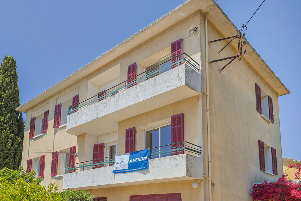 Vente Appartement Appartement 5 pièces de 112m2 avec terrasse, jardin et stationement au calme absolue Hyeres