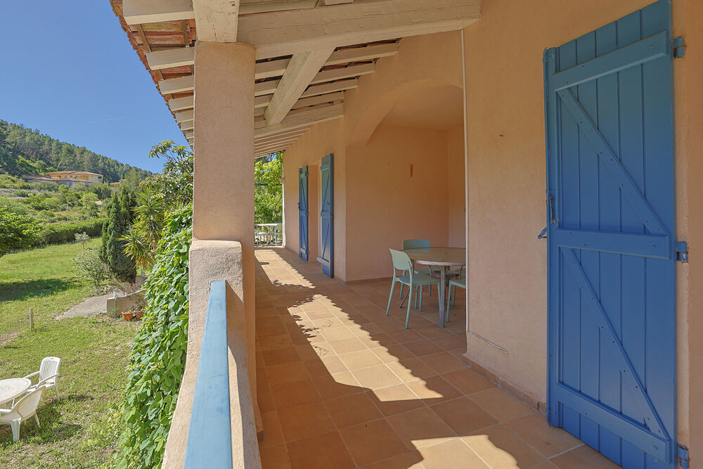 Vente Maison EXCLUSIVITE CARQUEIRANNE - PROPRIETE AVEC VILLA 233M2 SUR 7023M2 DE TERRAIN - PISCINE - ANNEXES Carqueiranne