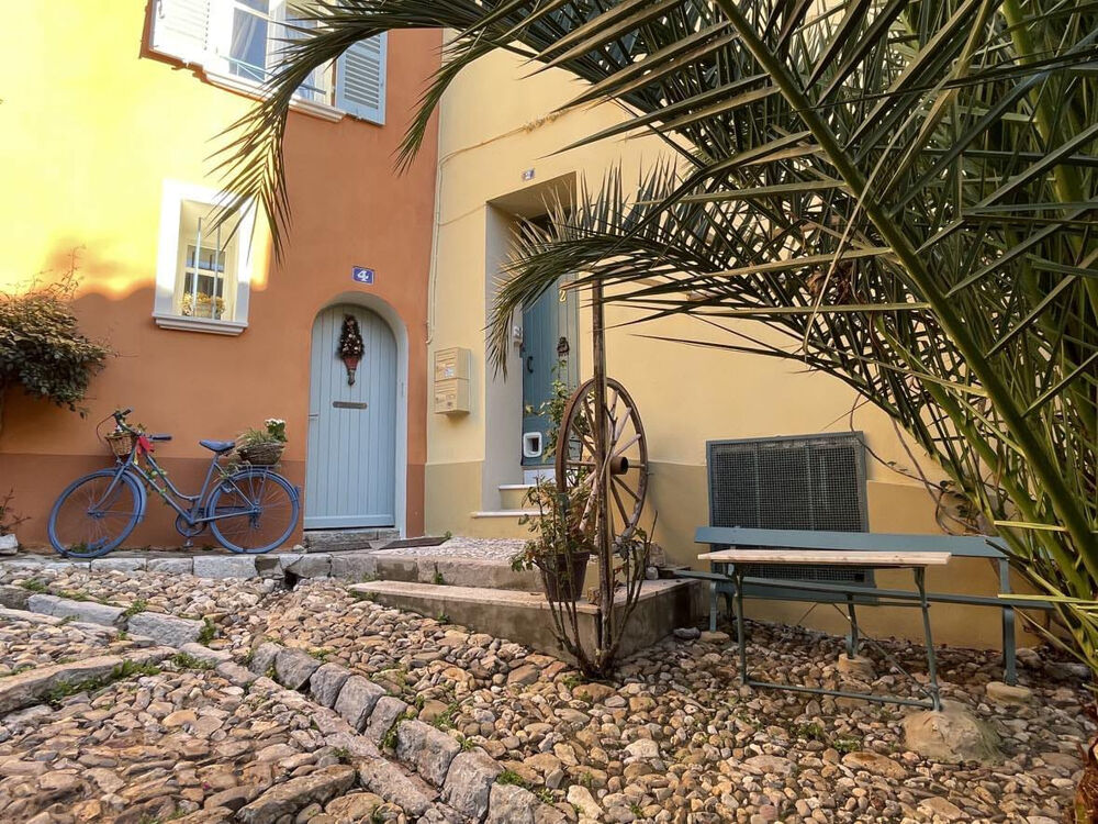 Vente Appartement studio de 22.70m2 sans travaux dans un lieux chargé d'histoire Hyères
