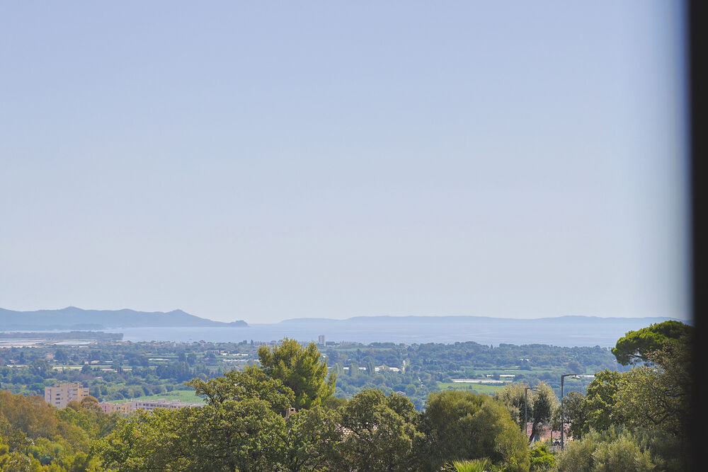 Vente Maison Dans le secteur prisé de Chateaubriand,superbe villa comptemporaine de 2025 avec sa superficie de 210 m2 vue m Hyères