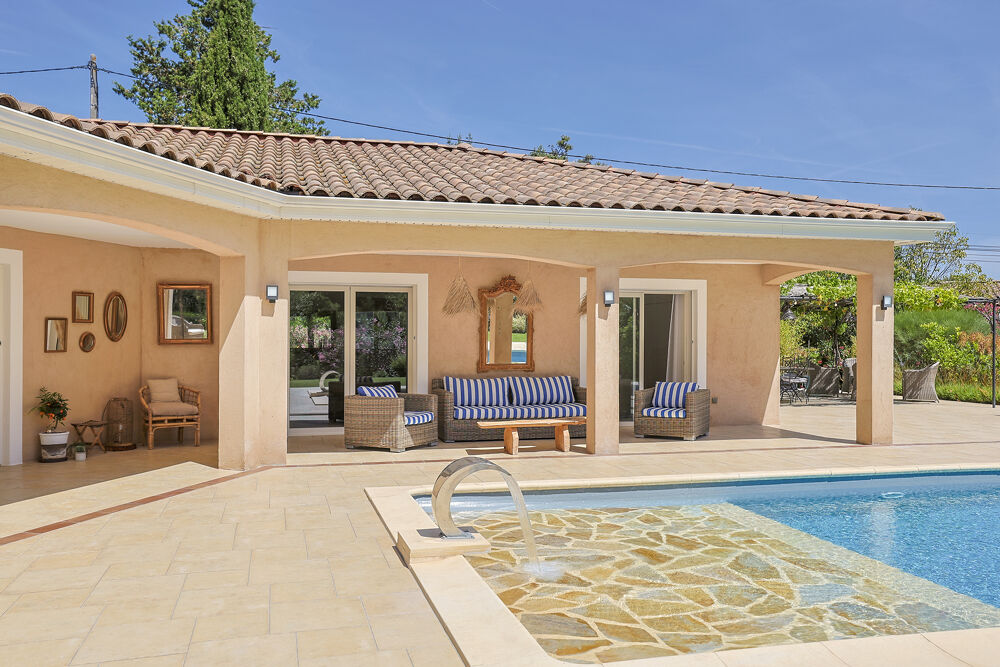 Villa individuelle de 177 m2 de plain pied avec terrain arboré de 2510 m2