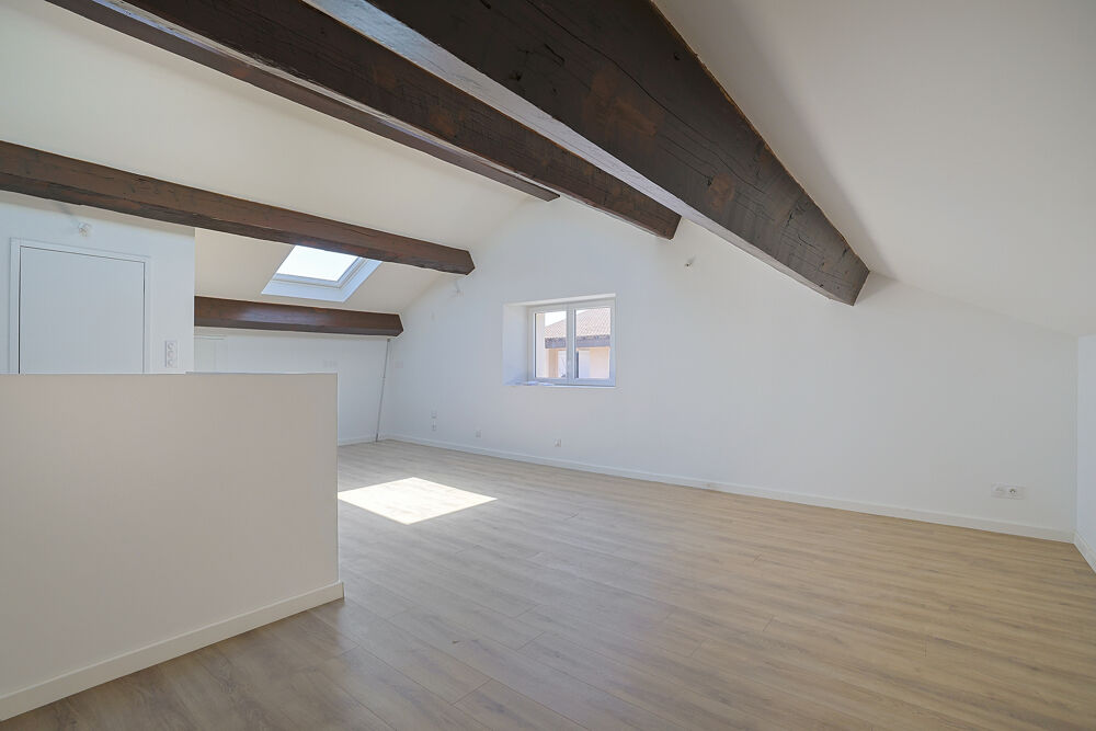 Appartement T3 de 71m2 habitables (50.85 LC) en dernier étage d'une résidence entièrement rénovée avec deux pl
