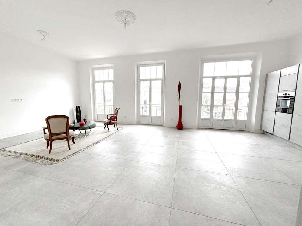 Appartement T5 de 130 m2 entièrement rénové en plein coeur du centre ville de Hyères