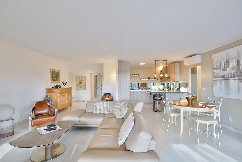 Vente Appartement Appartement 4 pièces de 110m2 avec terrasse de 33m2 et garage double Hyeres