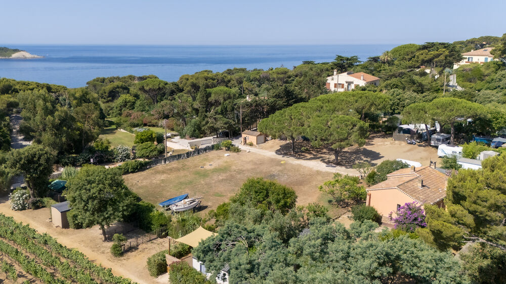 Vente Maison PROPRIETE GIENS 5000m2 deux maisons à 250m2 de la mer Hyères