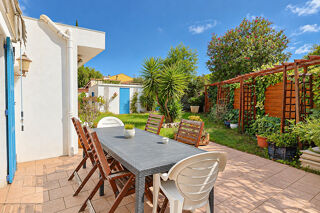 Vente Maison VILLA DE PLAIN PIED de 150 m2 avec jardin de 633 m2 en face de la mer . Hyères