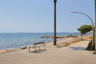 Vente Appartement Appartement T2 de 38 m2 avec terrasse FACE A LA MER et parking privatif Hyères