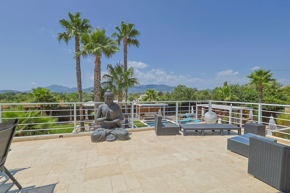La Crau au Goys Fourniers, belle propriété de 204 m2 sur 1803 m2 de terrain avec piscine.