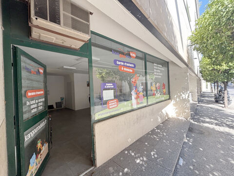   LOCAL COMMERCIAL EN REZ DE CHAUSSE DE 49 m2  avec grande vitrine en plein coeur du centre ville 