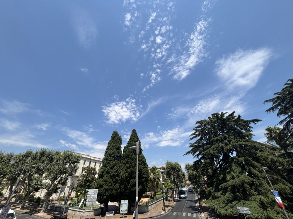 Vente Appartement Appartement T2 de 54 m2 en dernier étage avec balcon au centre ville de Hyères Hyères
