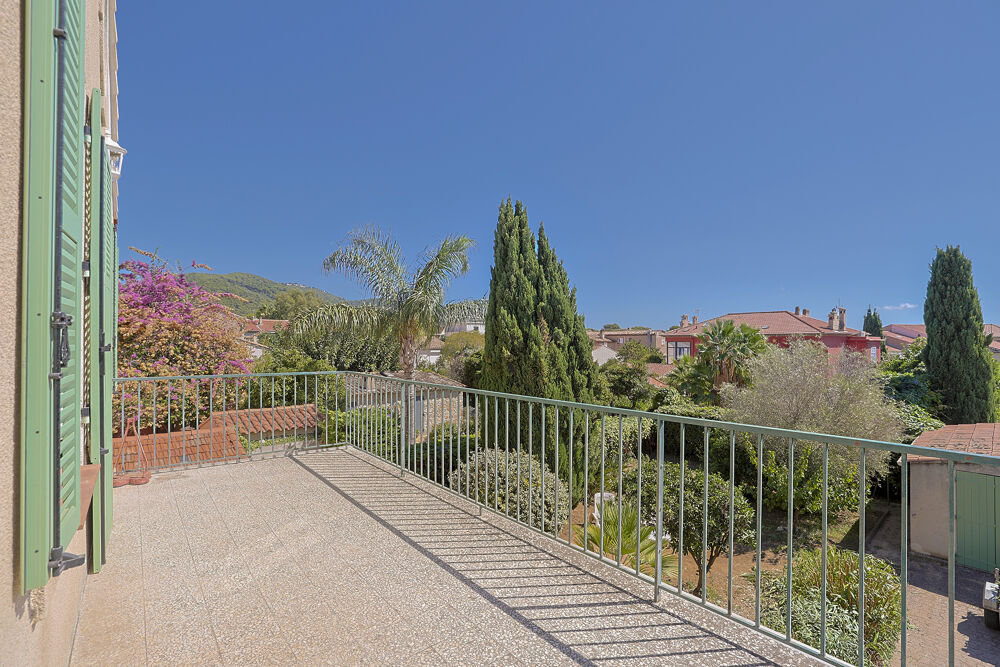 Vente Maison PORT DE CARQUEIRANNE - MAISON DE CARACTERE AVEC TERRAIN + GARAGE Carqueiranne