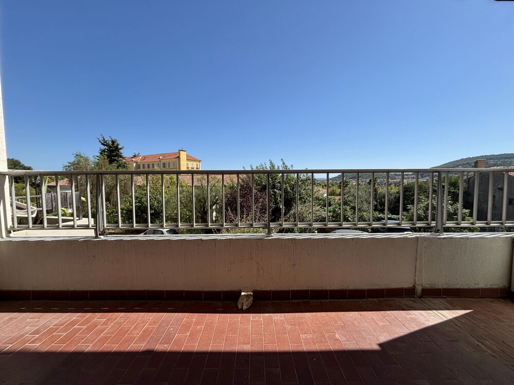 Vente Appartement Appartement T4 de 104 m2 au centre ville de Hyères avec ascenseur cave et parking privatif Hyères