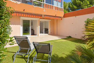 Vente Appartement HYÈRES   APPARTEMENT T3 DE 68 M2 AVEC JARDIN PRIVATIF DE 80 M2 ET PARKIN Hyères
