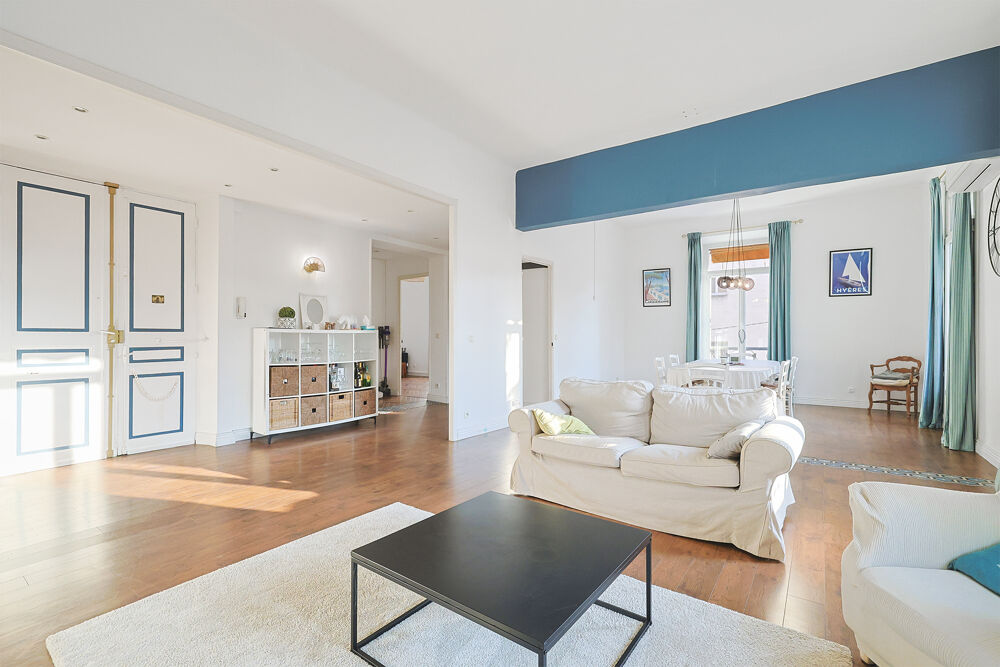 Vente Appartement Appartement bourgeois de type T4 de 126 m2 dans un bel immeuble du centre ville à Hyères Hyères