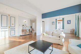Vente Appartement Appartement bourgeois de type T4 de 126 m2 dans un bel immeuble du centre ville à Hyères Hyères