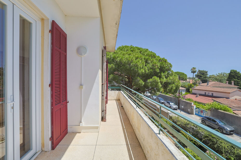Vente Appartement Appartement 5 pièces de 112m2 avec terrasse, jardin et stationement au calme absolue Hyeres