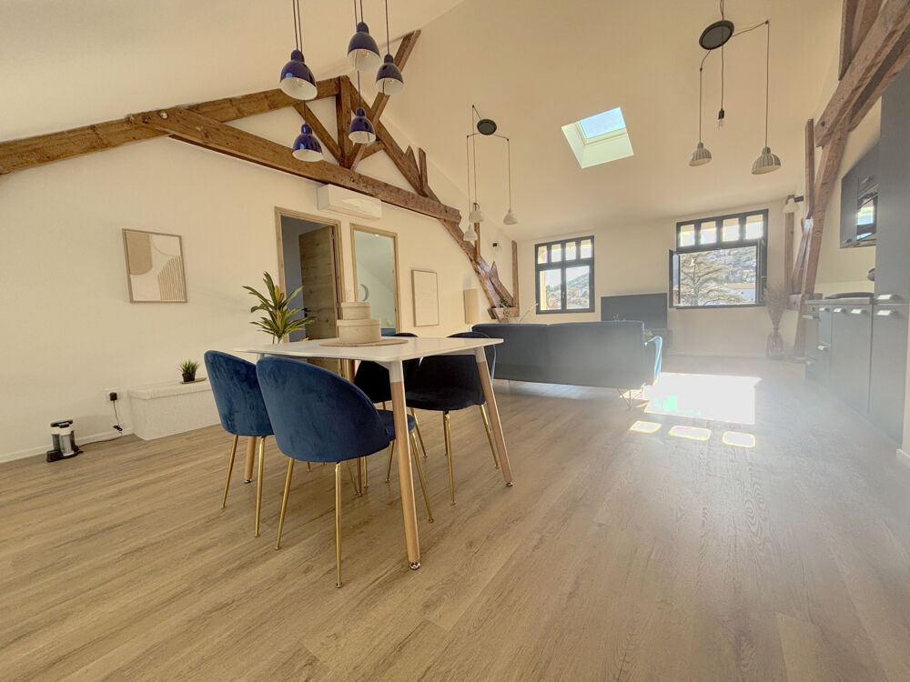 Vente Appartement Appartement T3 en dernier étage de 90 m2 habitables en plein coeur des commerces Hyères