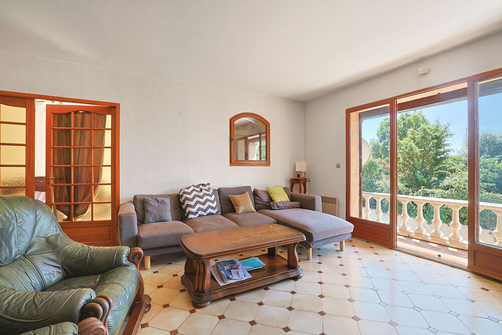 Vente Maison Hyeres proche commodités villa 260m2 avec piscine au calme Hyères