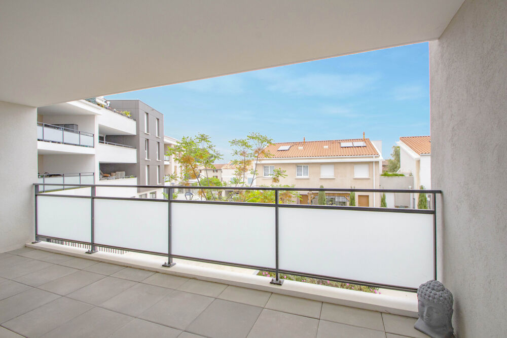 Appartement 3 pièces de 60m2 en étage avec ascenseur, terrasse, stationnement en sous-sol