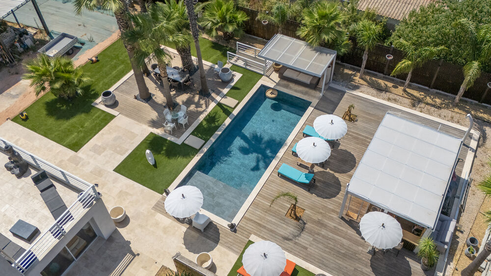 La Crau au Goys Fourniers, belle propriété de 204 m2 sur 1803 m2 de terrain avec piscine.