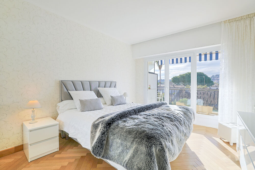 Vente Appartement Hyeres quartier Godillot superbe t3 de 70 m2 avec terrasse de 17m2 et  cave Hyeres