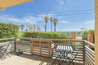 Vente Appartement Appartement T2 de 38 m2 avec terrasse FACE A LA MER et parking privatif Hyères