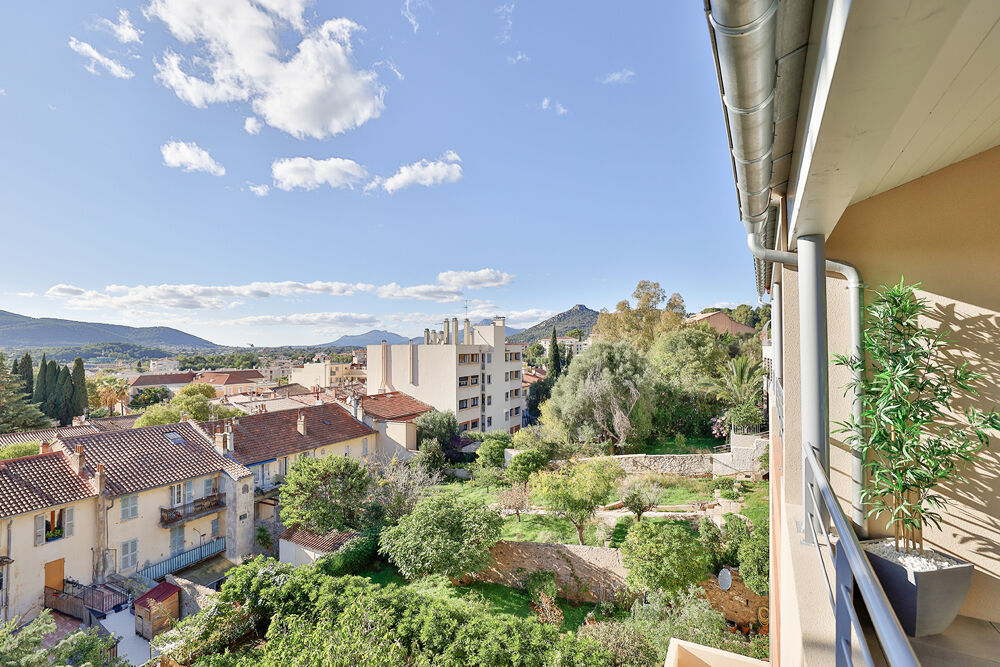 Vente Appartement Appartement 4 pièces de 110m2 avec terrasse de 33m2 et garage double Hyeres