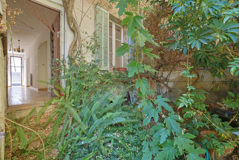 Vente Maison Hyères en plein coeur du quartier de la Gare , Maison de 140 m2 avec jardinet exposée est ouest Hyères