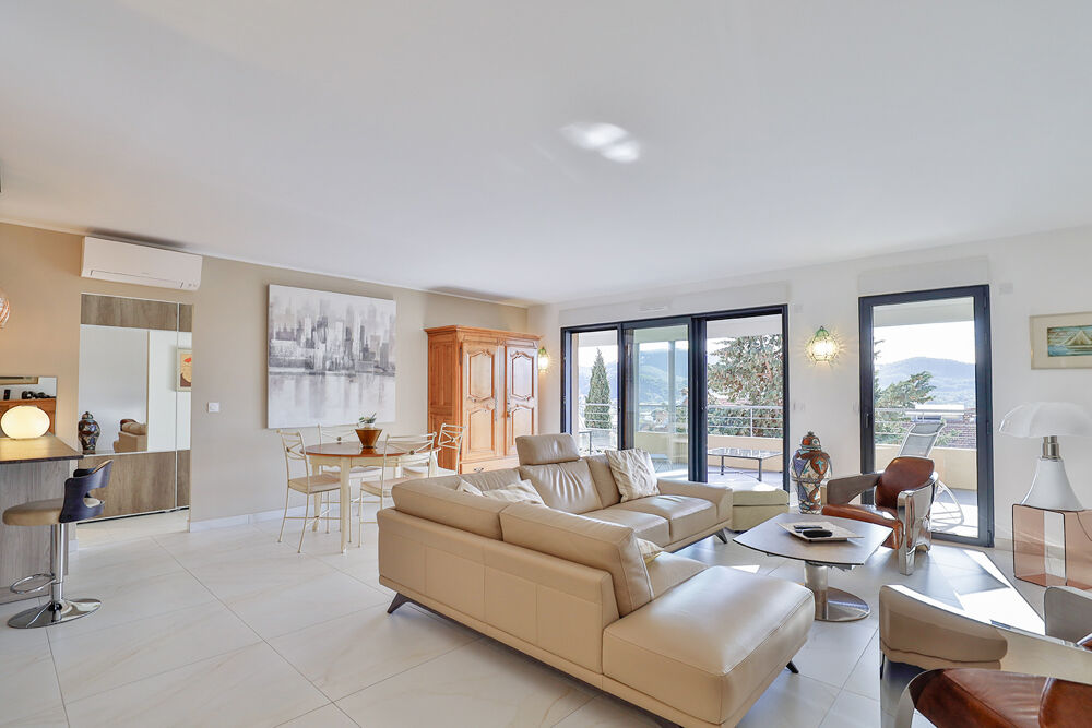 Vente Appartement Appartement 4 pièces de 110m2 avec terrasse de 33m2 et garage double Hyeres