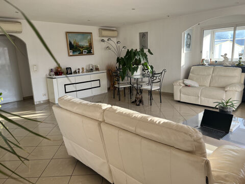   Local professionnel de 450m2 avec appartement de 150 m2 en très bon état sur 920m2 de terrain 