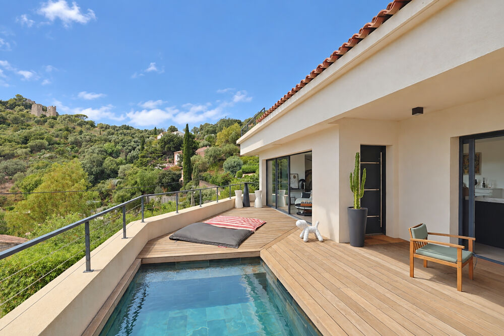 Vente Maison Villa d'architecte avec vue mer et piscine, en impasse au calme, avec accès à pied au centre ville de Hyères Hyères