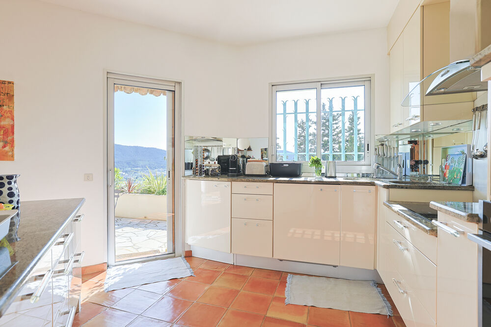 � vendre  Maison Hy�res (83400)