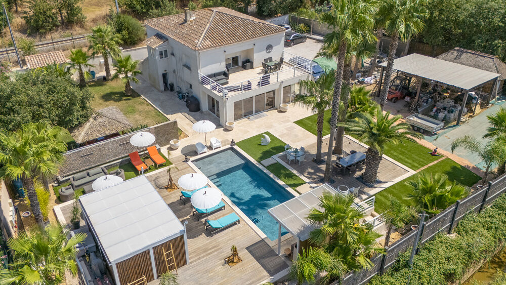 La Crau au Goys Fourniers, belle propriété de 204 m2 sur 1803 m2 de terrain avec piscine.